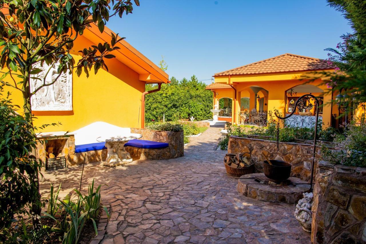 Aparthotel La Conac Arad Exterior foto