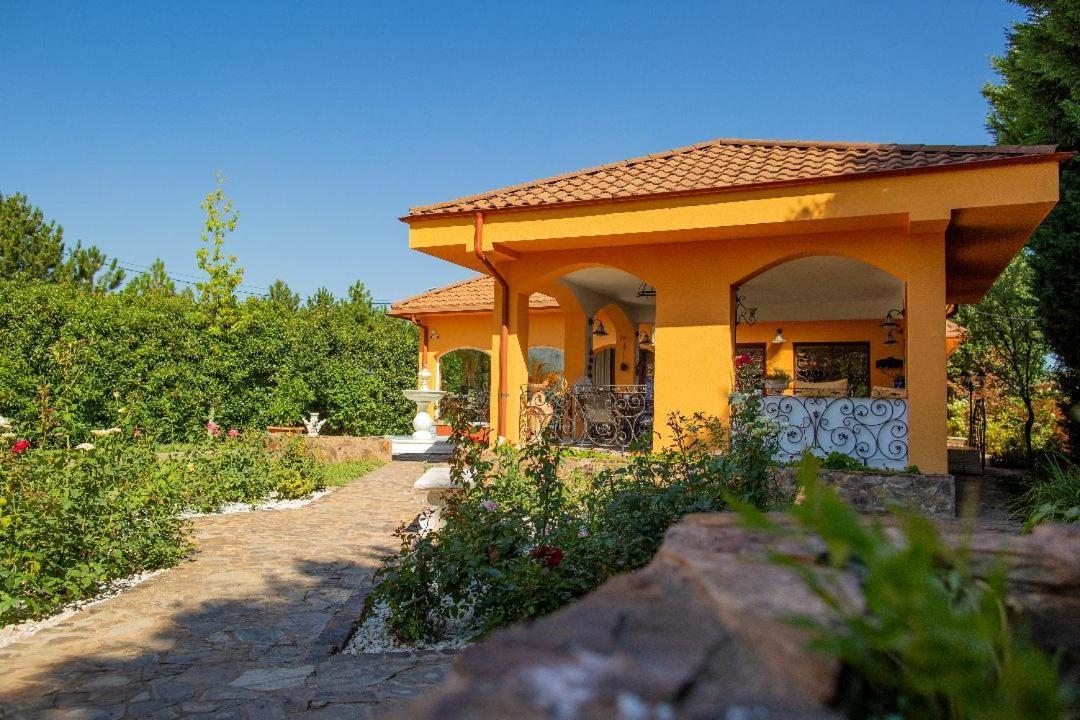 Aparthotel La Conac Arad Exterior foto